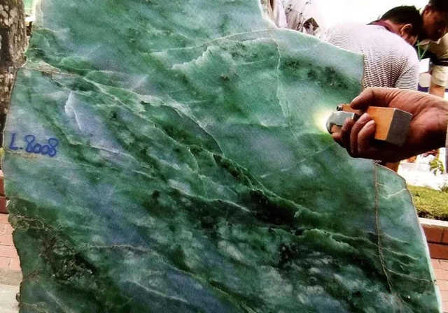 翡翠赌石所谓的“肉”是指翡翠的什么，翡翠的“肉”你知道多少？